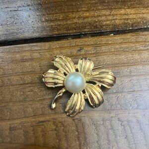 Vintage Large Chunky Gold Faux Pearl Flower Pin a Classic!